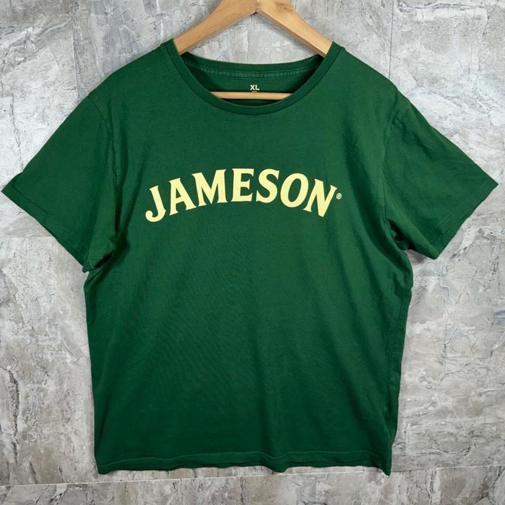 Jameson Irish Whiskey Green T-Shirt with Yellow 'JAMESON' alcohol
Woman's XL